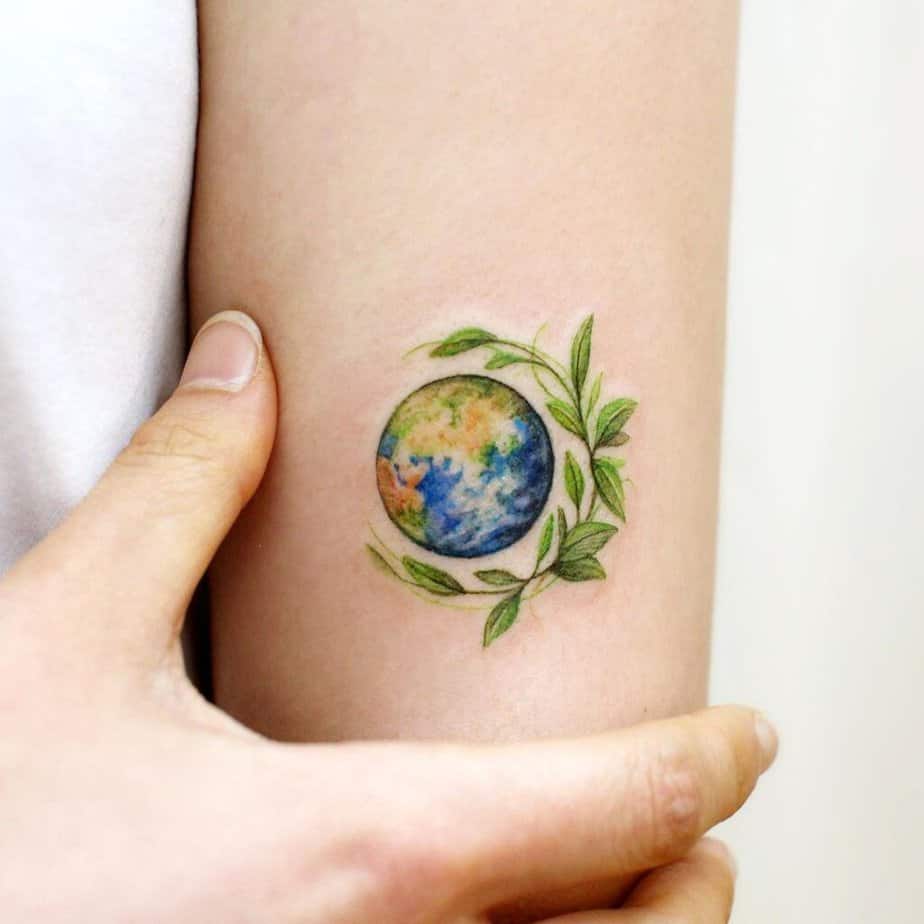 Bunte Erde Tattoo