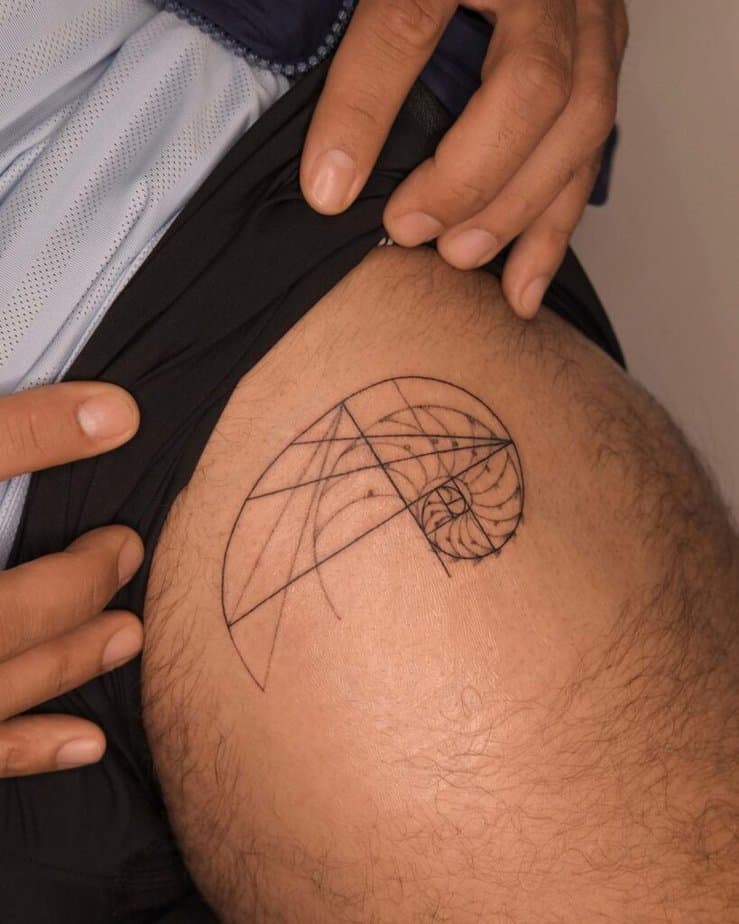 3. Ein Fibonacci-Tattoo auf dem Oberschenkel 