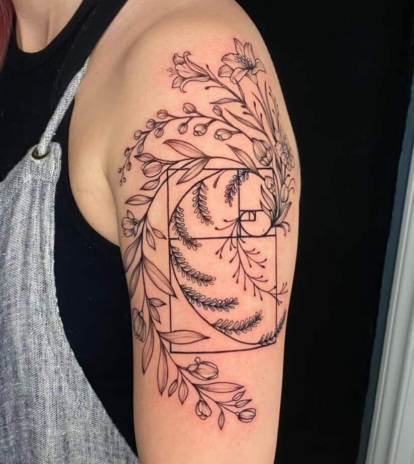 13. Ein florales Fibonacci-Tattoo
