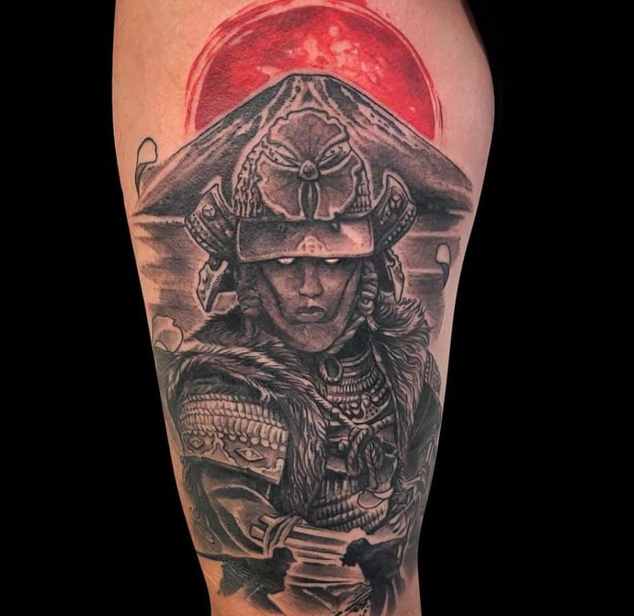 Samurai-Tattoo mit roter Tinte