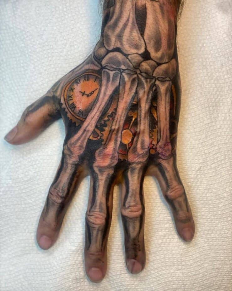 Tatsächliche Skelett-Hand-Tätowierung