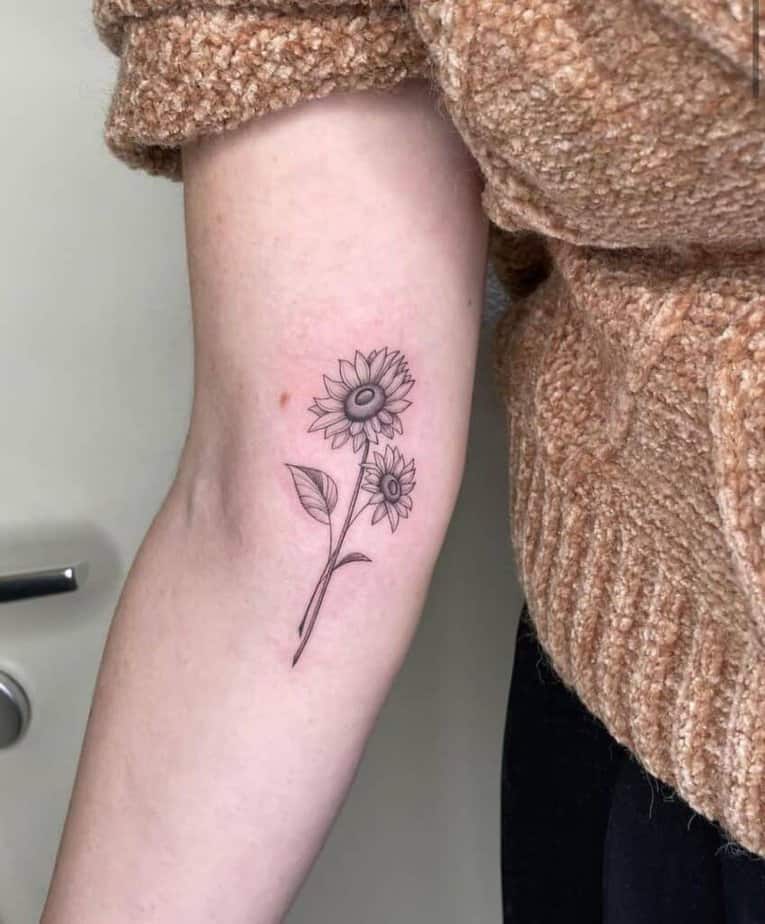 7. Eine Sonnenblumen-Tätowierung auf der Innenseite des Arms