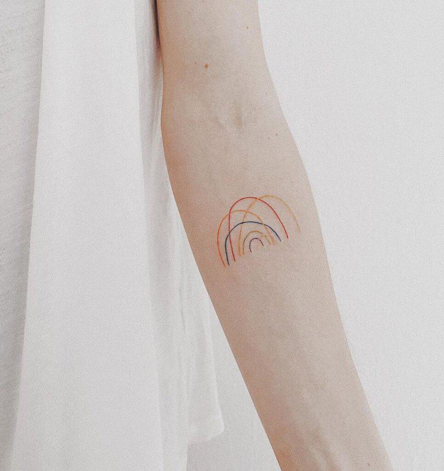 11. Ein unordentliches Regenbogen-Tattoo