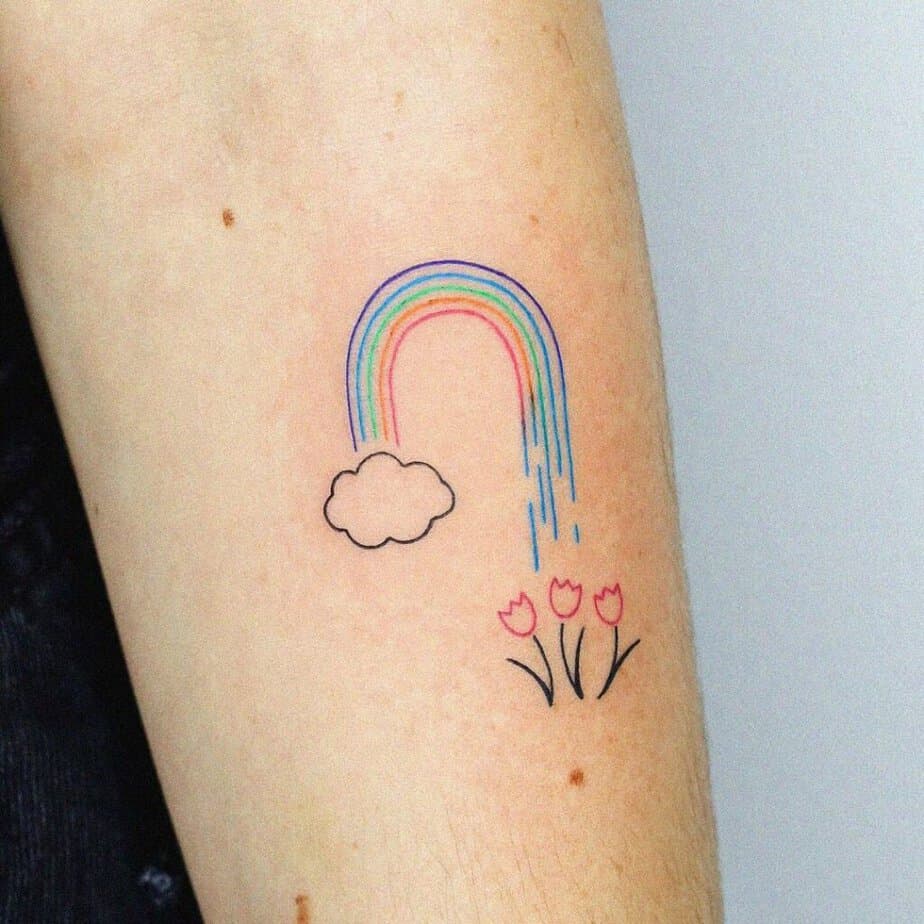 15. Ein Flash-Tattoo mit einem Regenbogen auf dem Arm