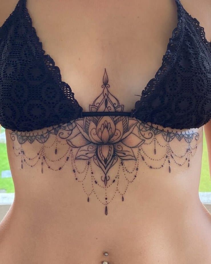Mandala unter Brust Tattoo Ideen
