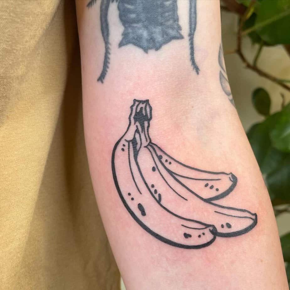 2. Ein Bananen-Tattoo in Schwarzarbeit