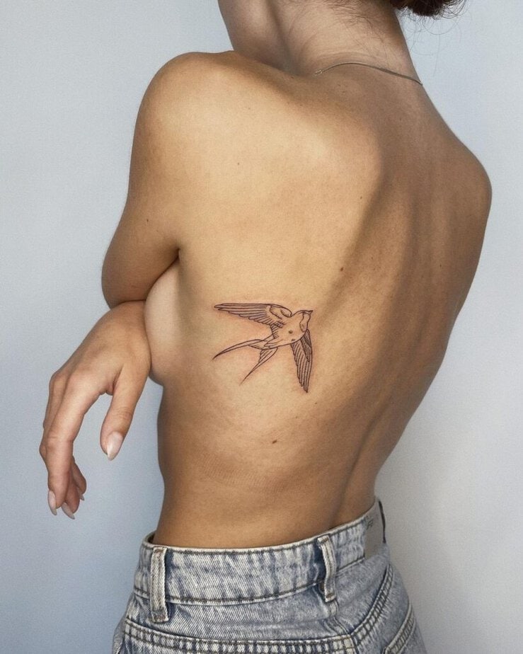 1. Ein Vogel-Tattoo