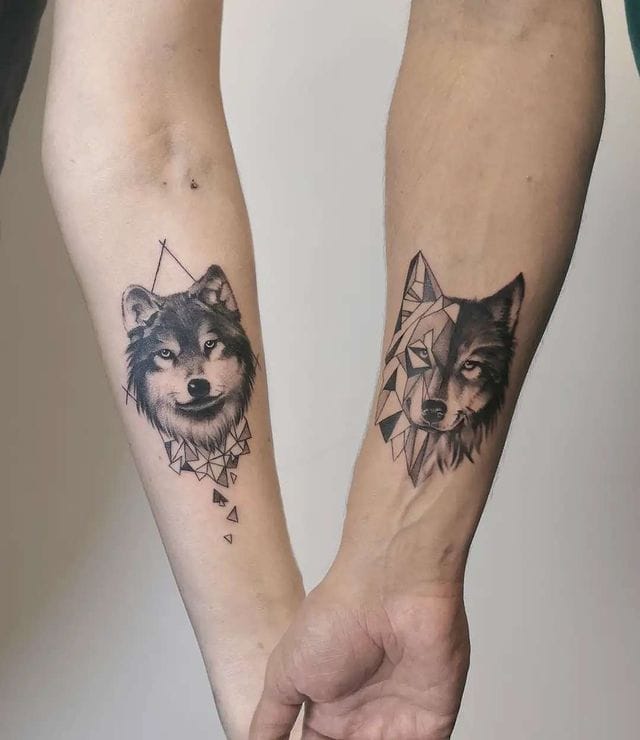 7. Wunderschöne passende Wolfs-Tattoos