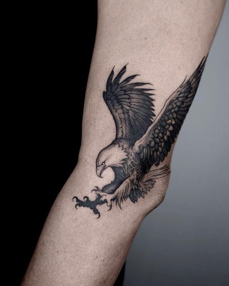 Detailliertes schwarz-graues Adler-Tattoo