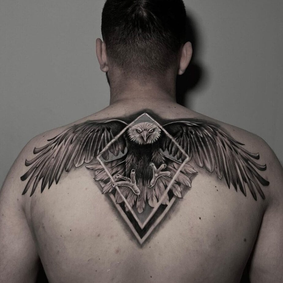 Geometrisches Muster eines Adler-Tattoos