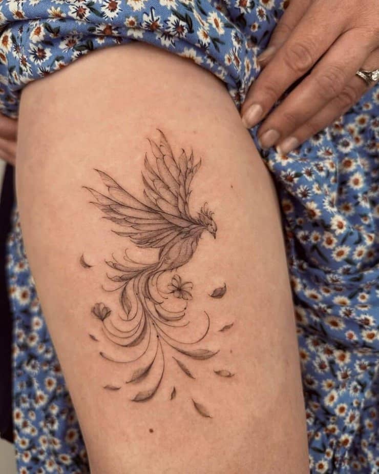 Bein Tattoo mit flammendem Phönix