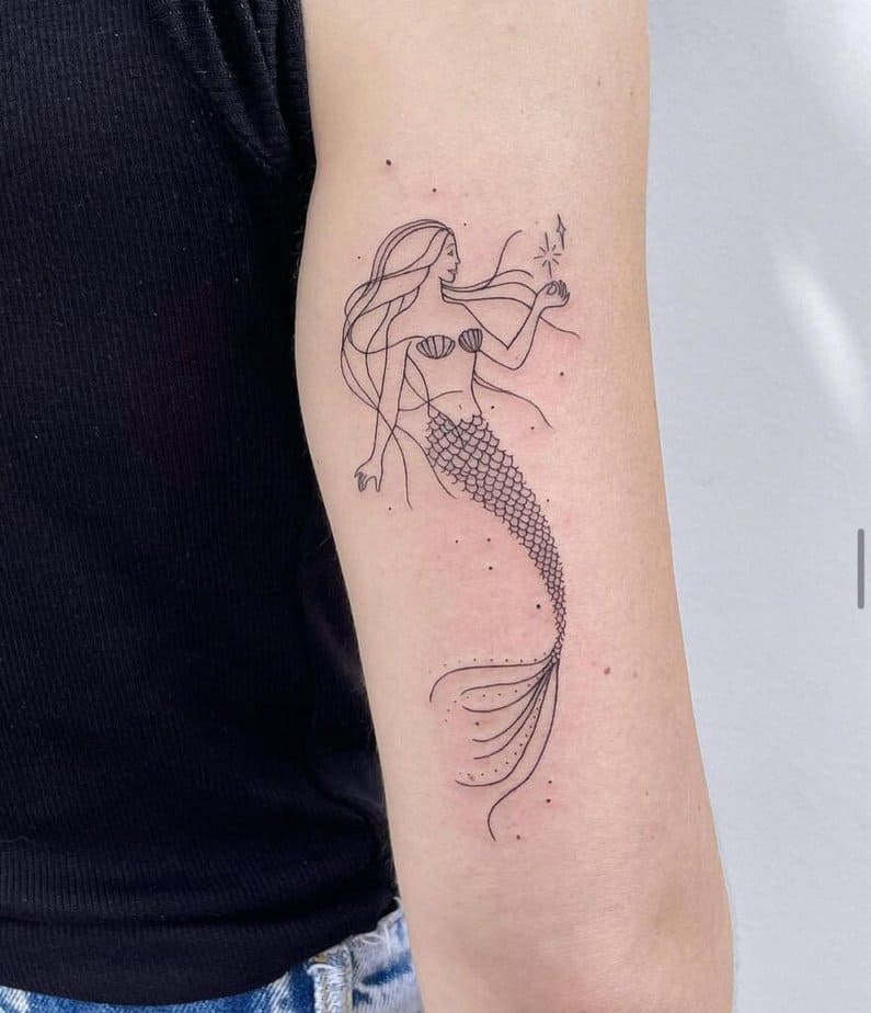 12. Ein zartes und zierliches Meerjungfrauen-Tattoo 