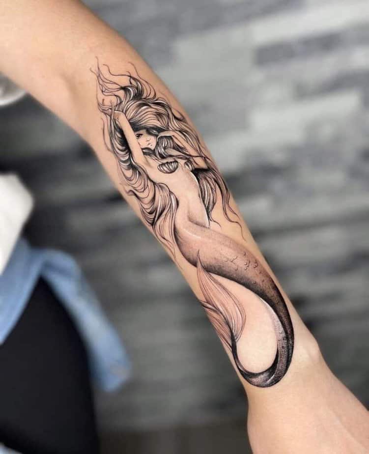 19. Ein weiches und geschmeidiges Meerjungfrauen-Tattoo 