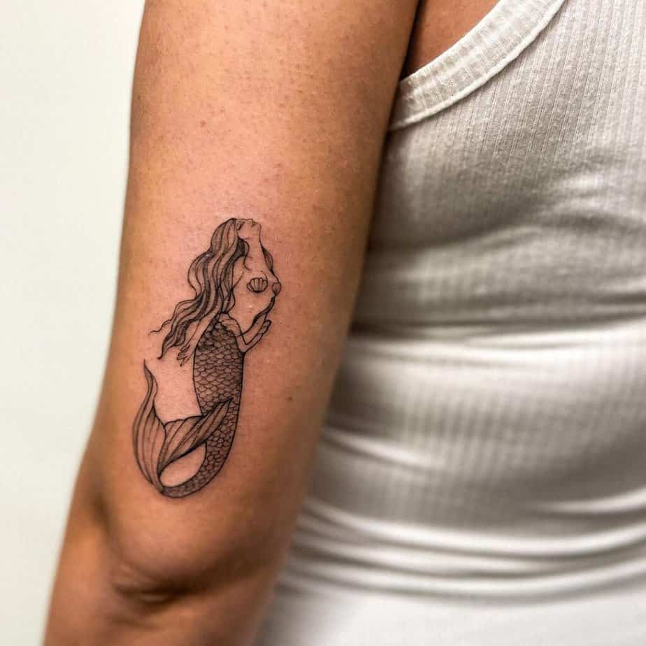 3. Ein kleines und einfaches Meerjungfrauen-Tattoo