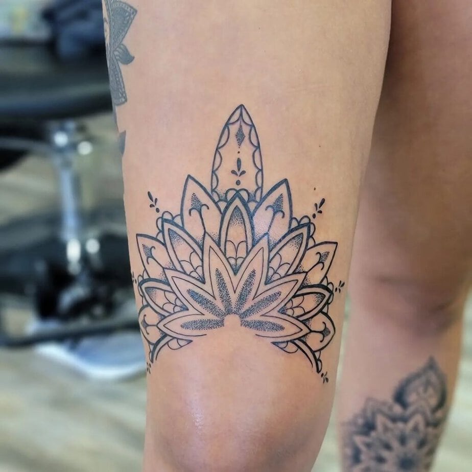 Mandala über dem Knie Tattoo