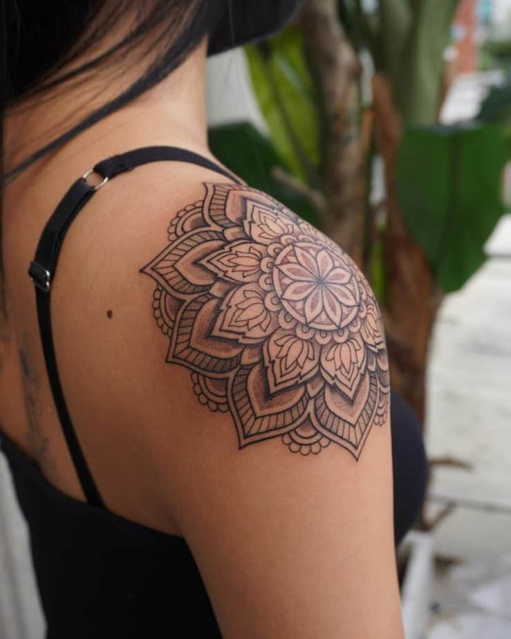 Mandala Schulter Tattoo