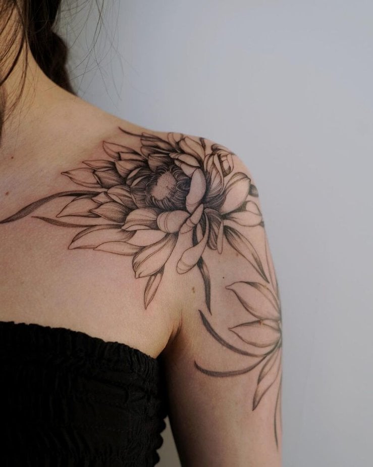 Florale Schulter-Tattoos