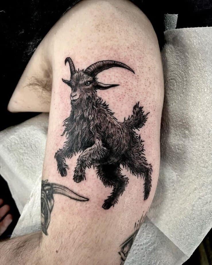 Schwarze und graue Ziegen-Tattoos
