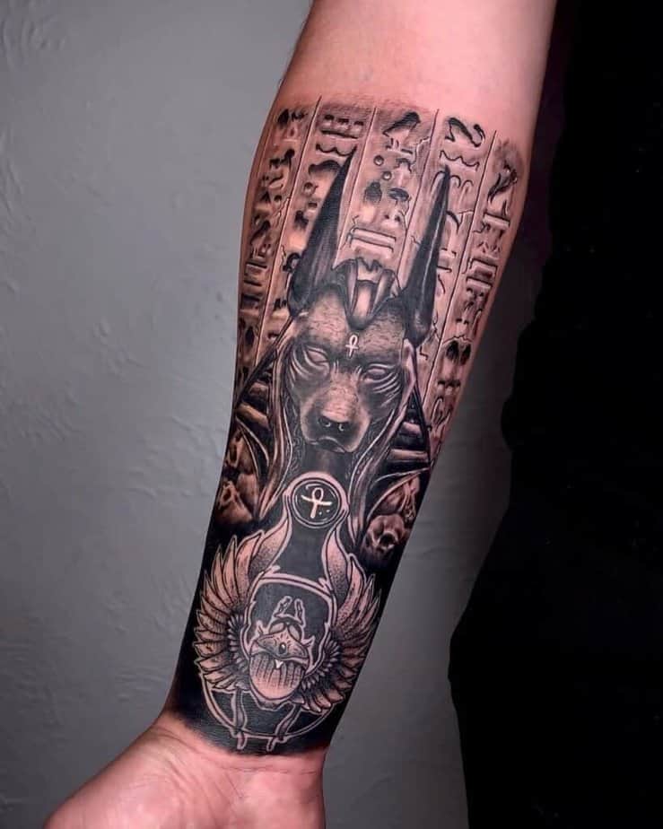 Ägyptischer Gott Tattoo