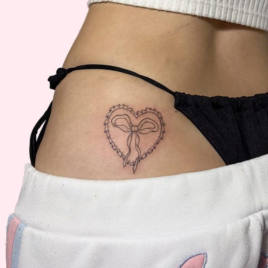 5. Ein kokettes Herz-Tattoo 
