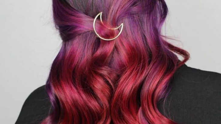 24 Magische rot-lila Haar-Ideen für 2024
