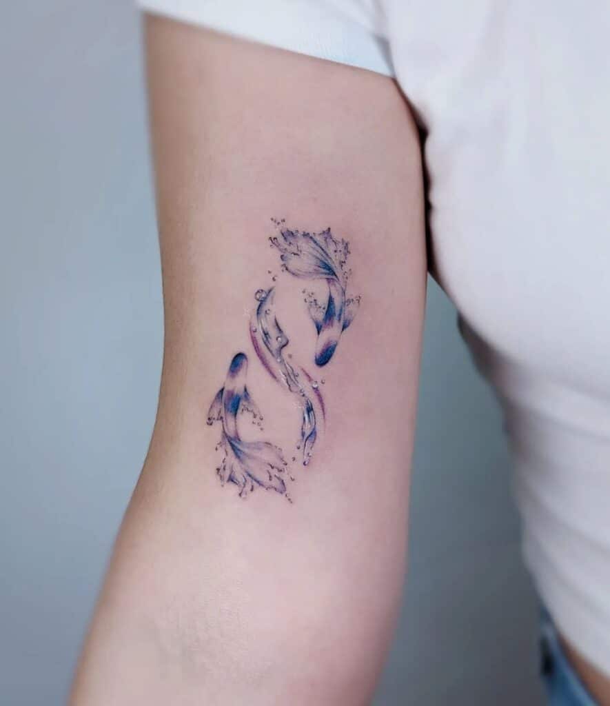 12. Ein Koi Fisch Unendlichkeit Tattoo 