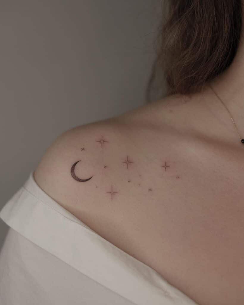 Minimalistische Mond und Sterne Tattoos