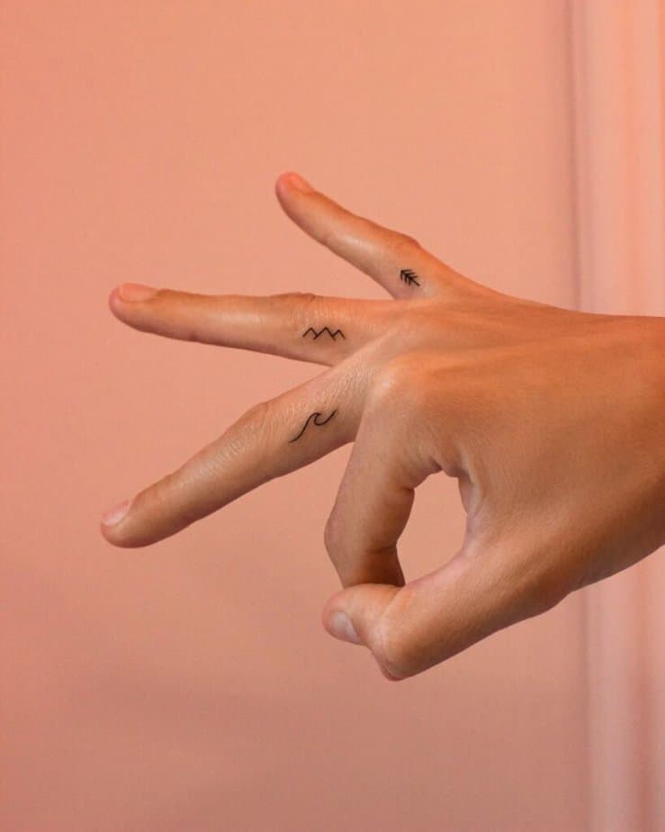 11. Ein minimalistisches Tattoo auf dem Finger 