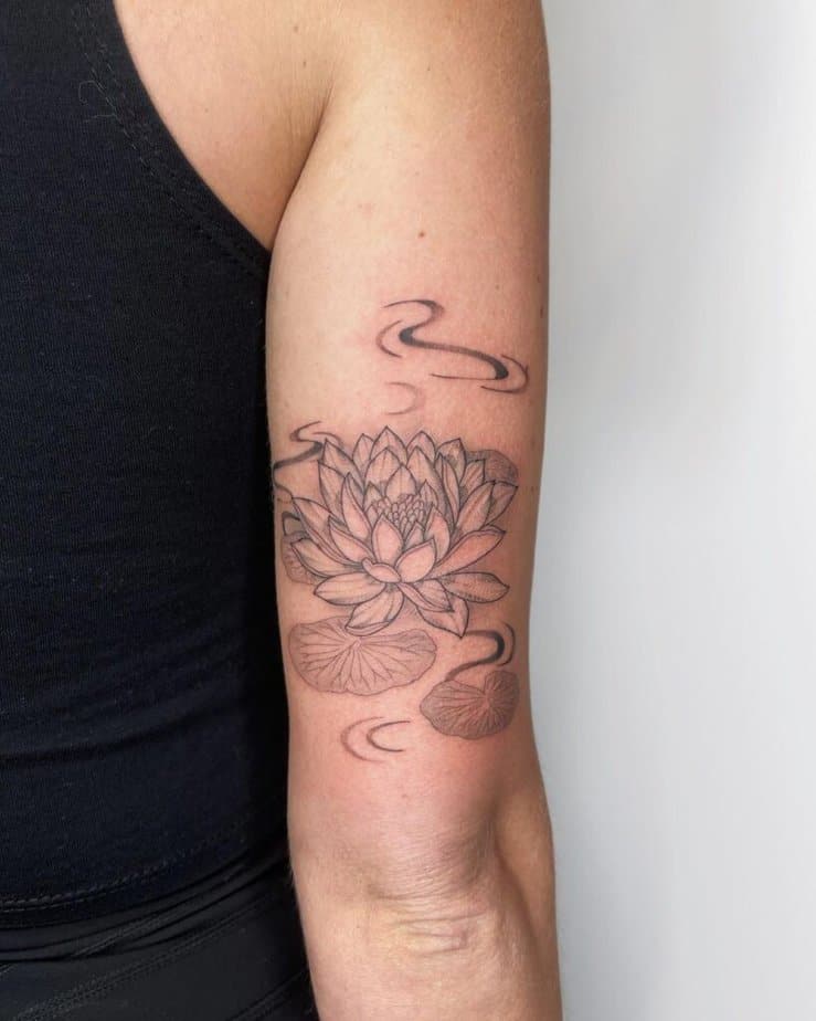 13. Eine Seerose auf der Rückseite des Arms
