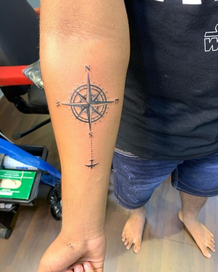 Kompass und Flugzeug Tattoo
