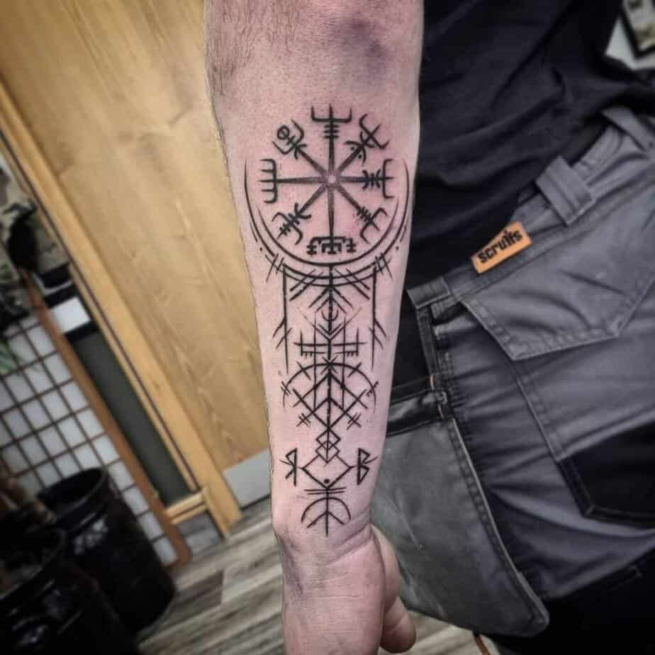 Tribal Kompass Tattoo Ideen