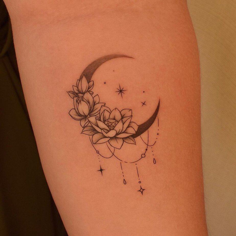 Floral Mond Tattoo Designs
