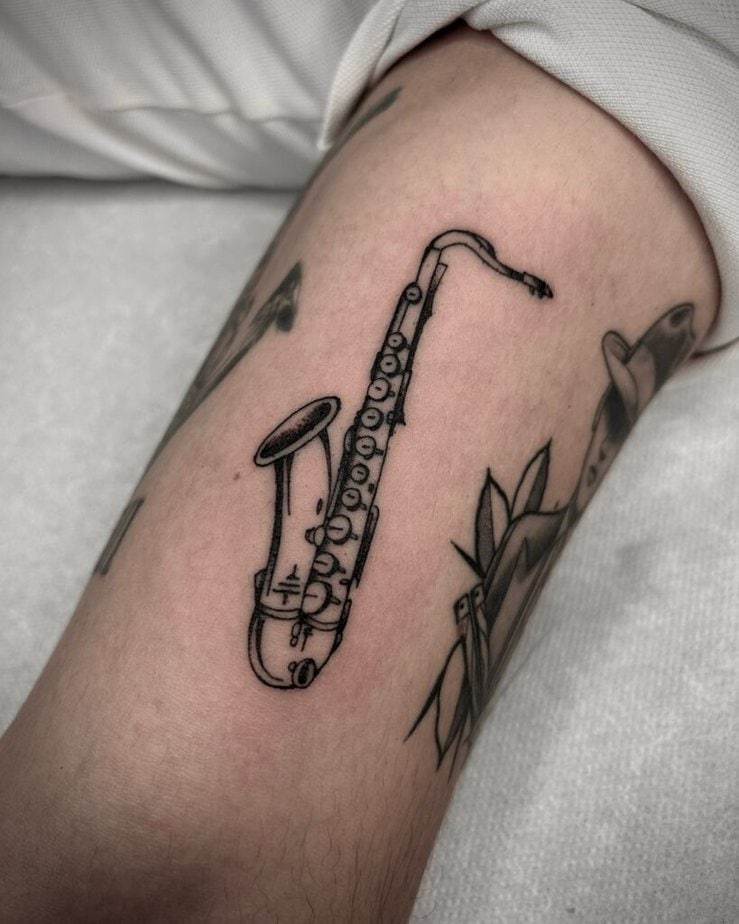 1. Ein einfaches Saxophon-Tattoo 