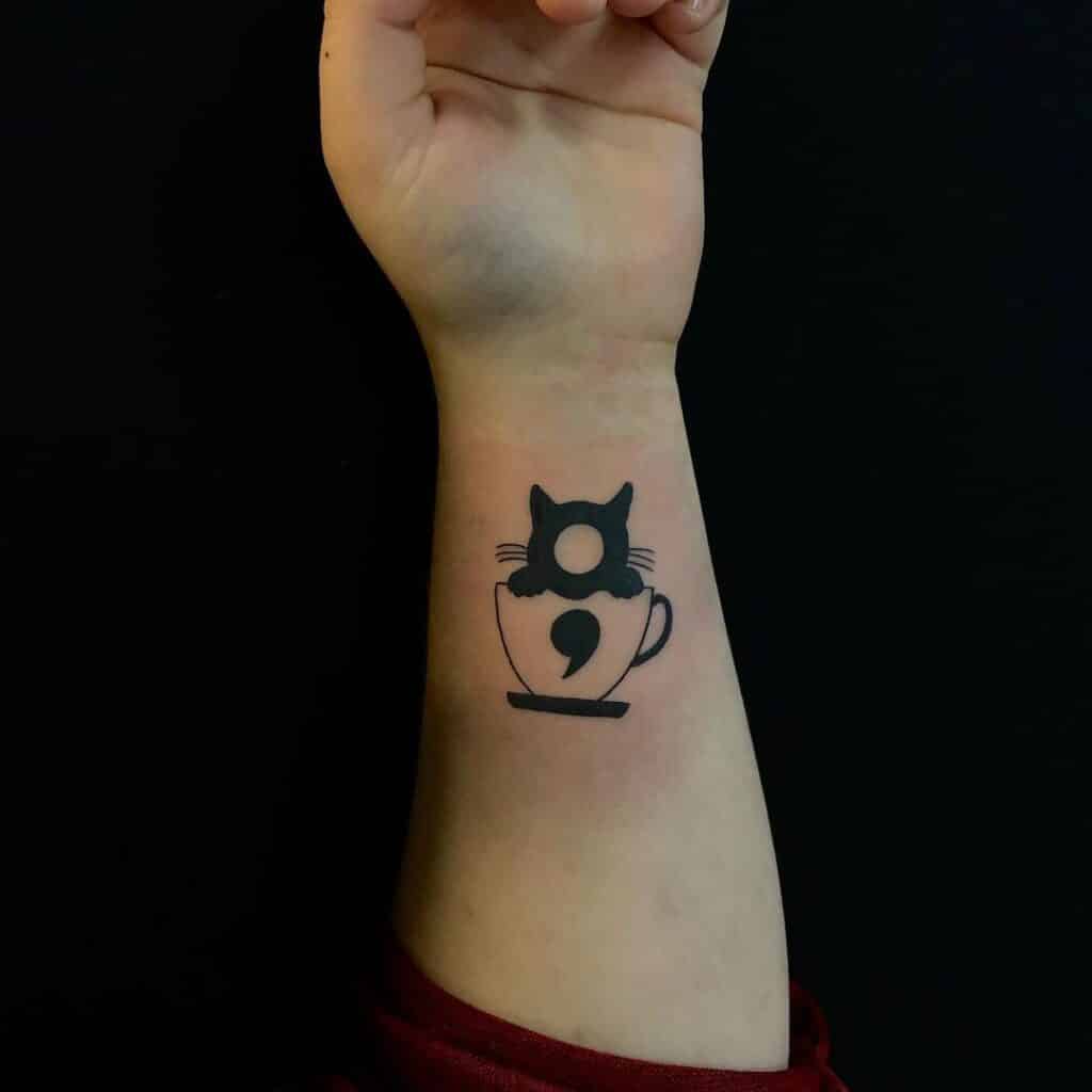 Tierische Semikolon-Tattoos