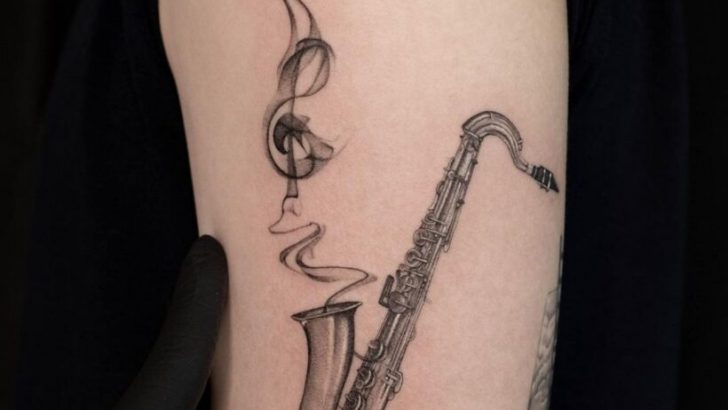 27 Überragende Saxophon-Tattoos, die alle richtigen Töne treffen