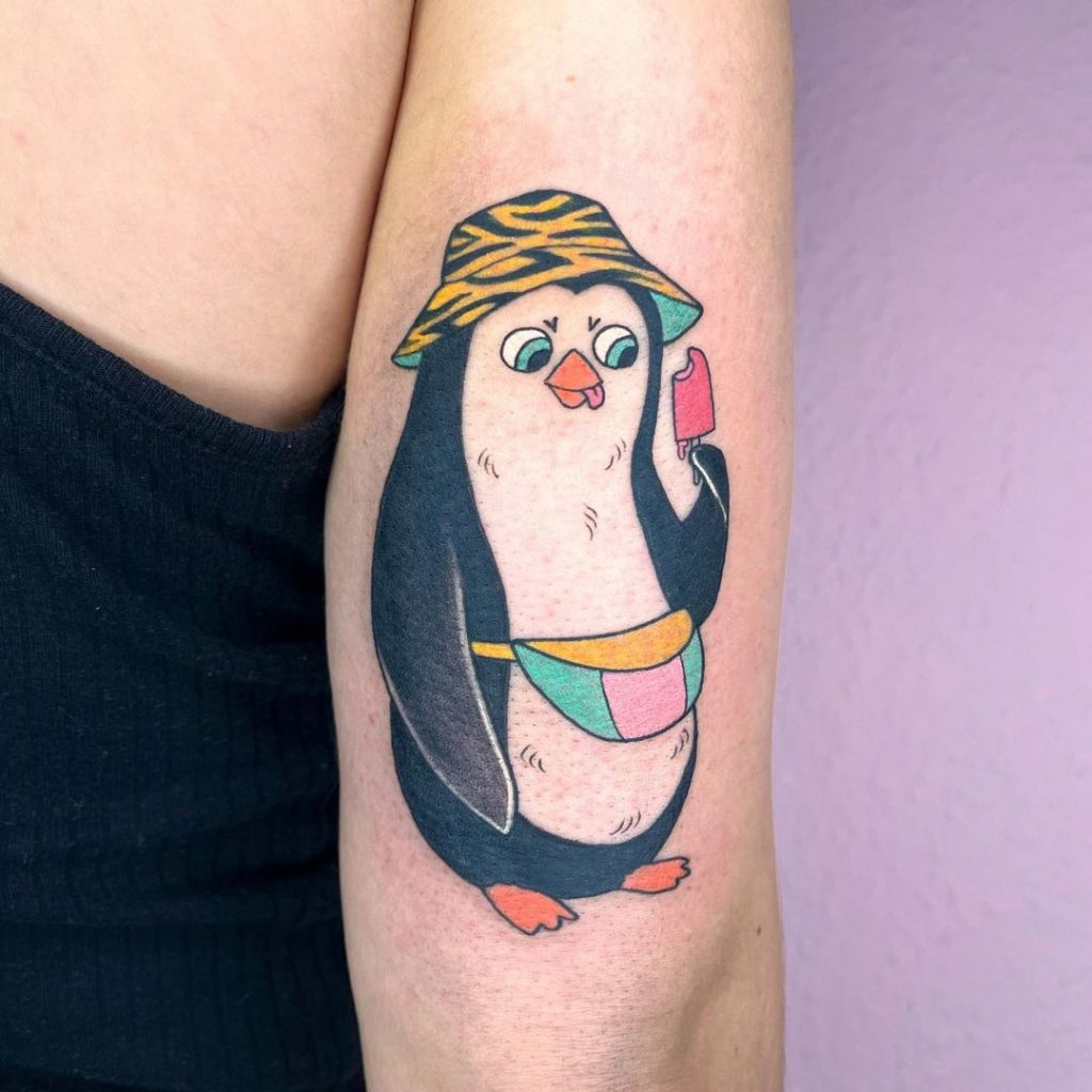 Cartoon-artige Pinguin-Tattoos