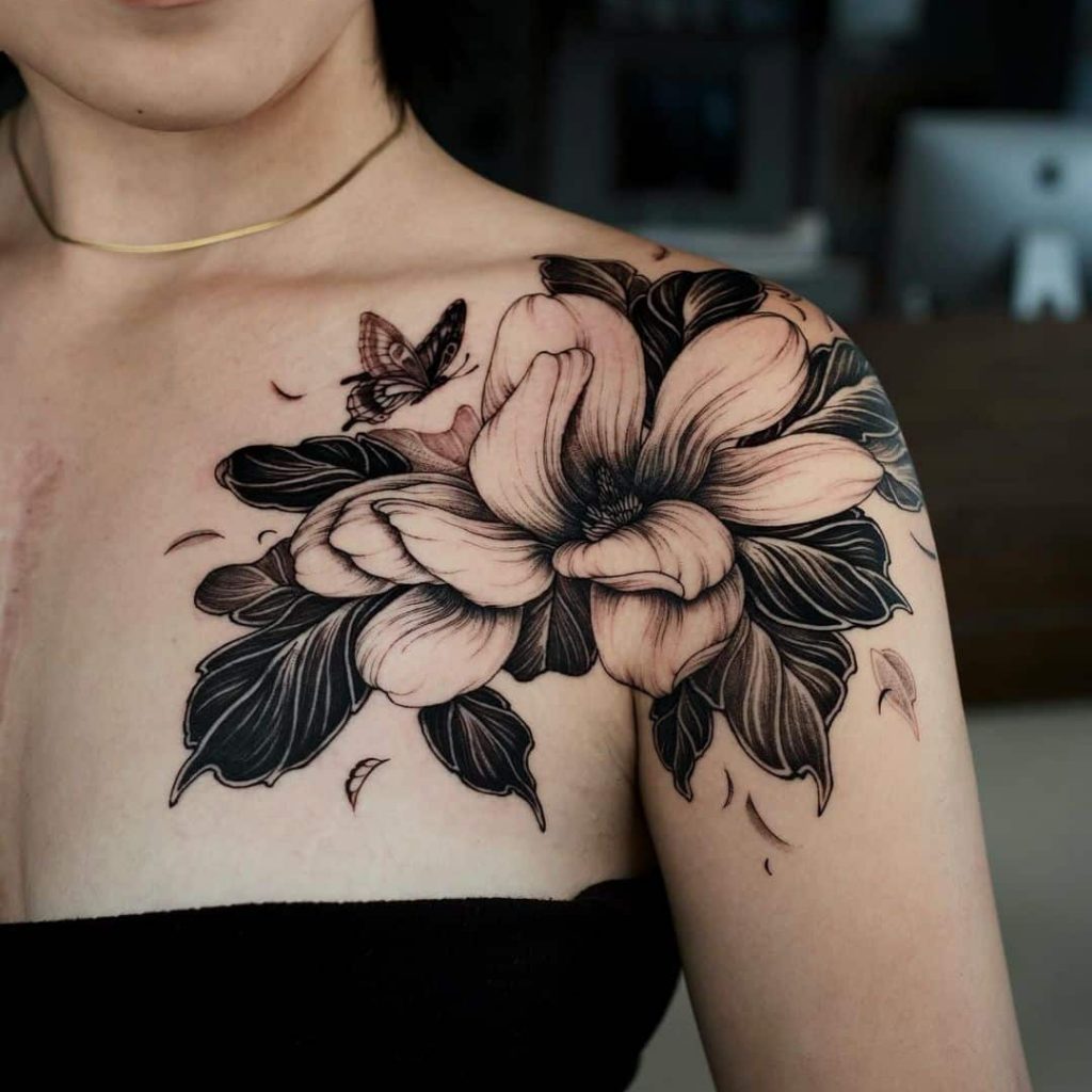 Ein Magnolien-Tattoo