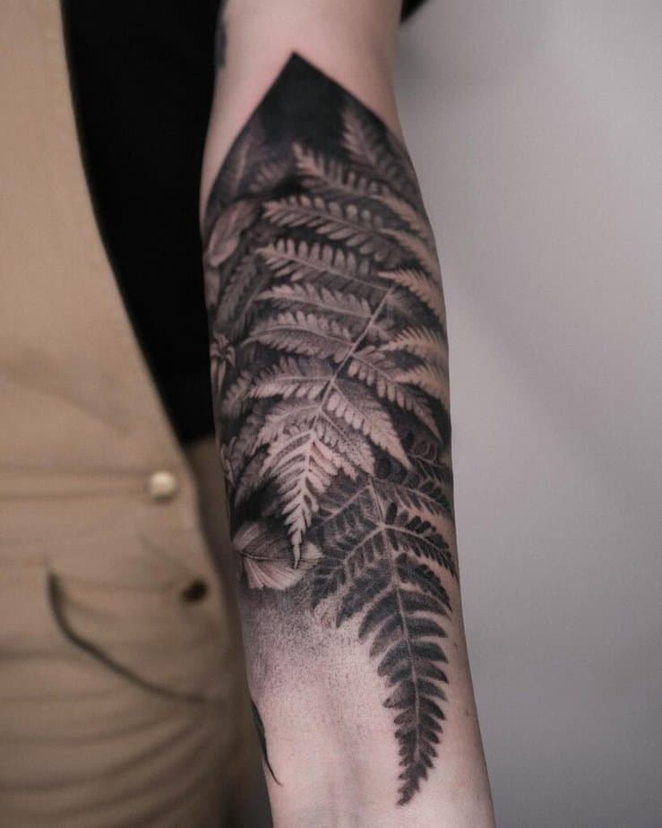 20 Phänomenale FarnTattoos, die deine Tinteninspiration wachsen lassen