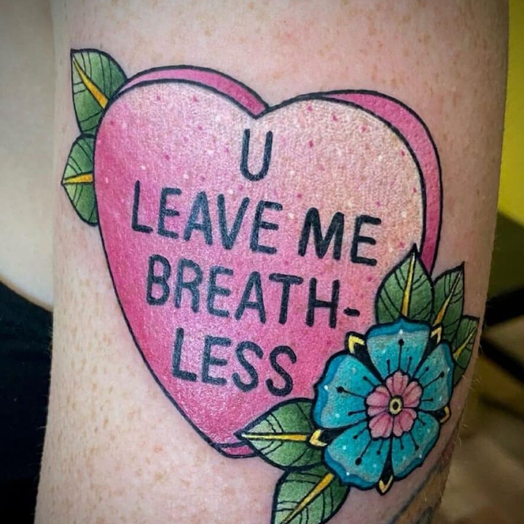 Ein "u leave me breathless"-Tattoo