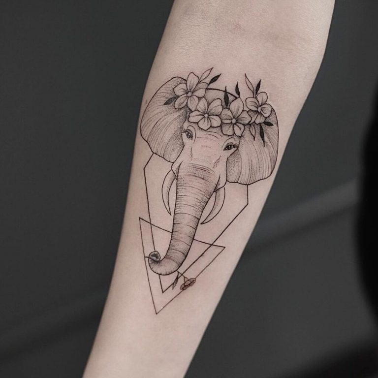Elefanten Tattoo Oberschenkel