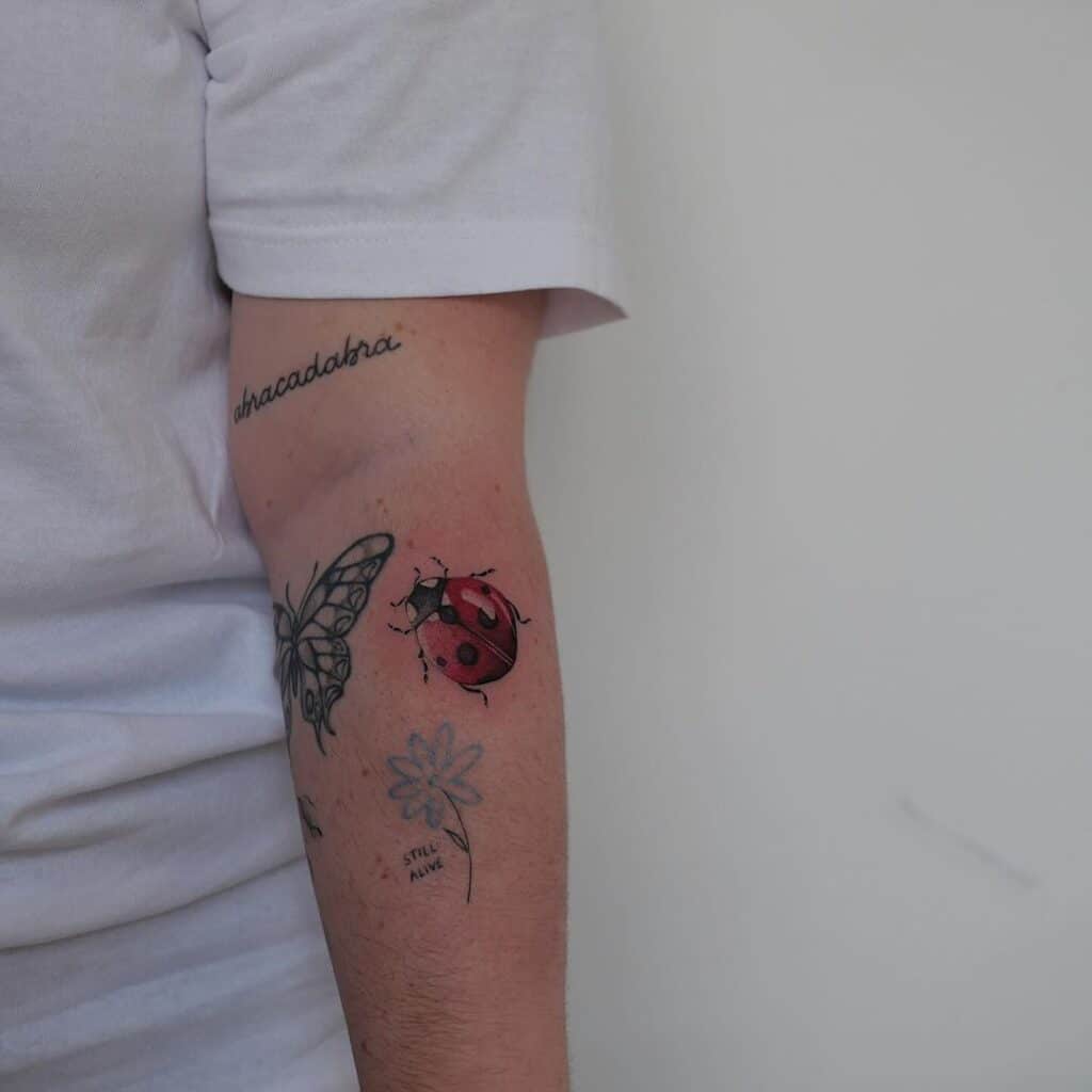 15. Ein Marienkäfer Aufkleber Ärmel Tattoo