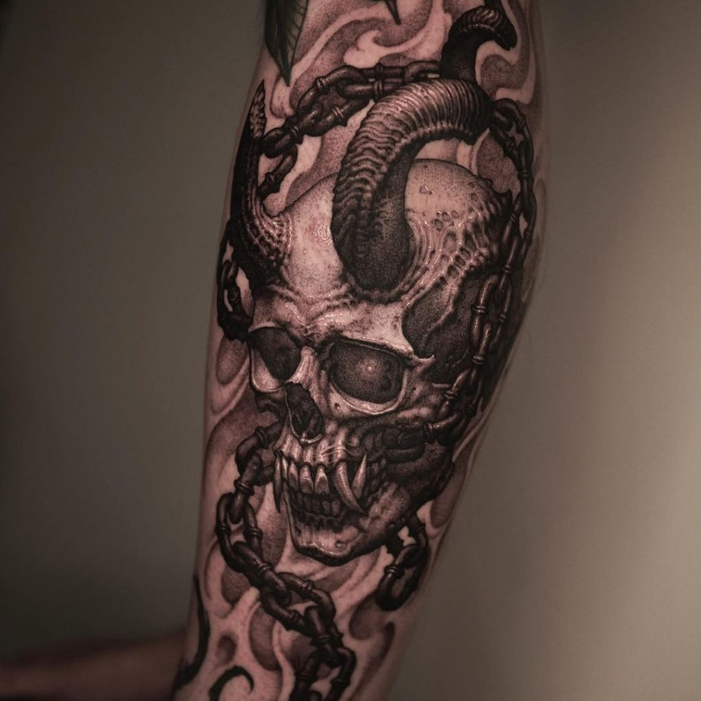 Schwarzer und grauer Teufel Tattoo
