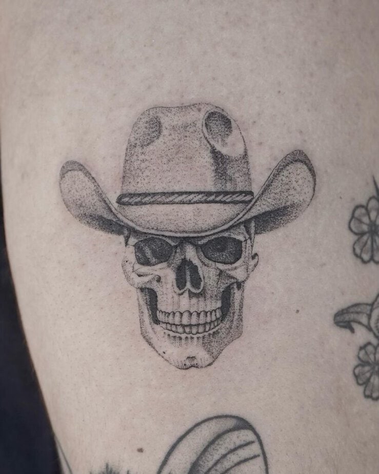 22. Ein Cowboy-Totenkopf-Tattoo 