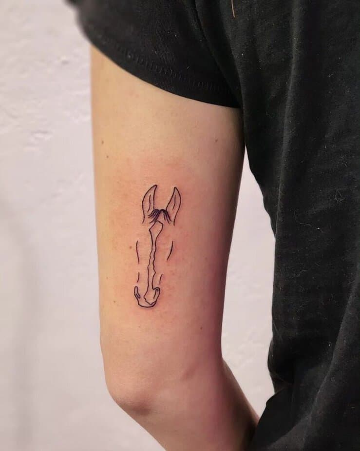 6. Eine Linie Kunst Pferd Tattoo 