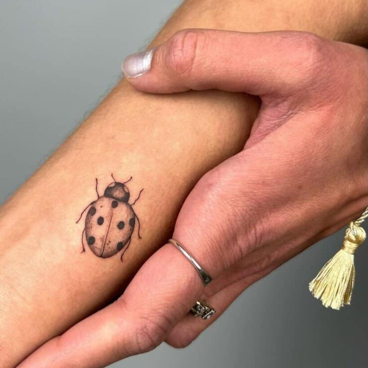 Azeeda Temporäres Tattoo 'Marienkäfer' – Wasserfest, Hautfreundlich & Einfach Zu Entfernen