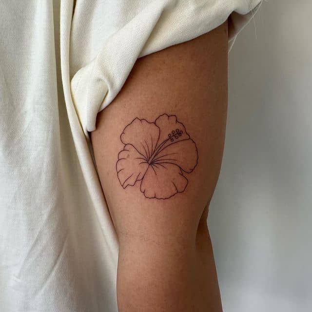 1. Einfaches Hibiskus-Tattoo-Design