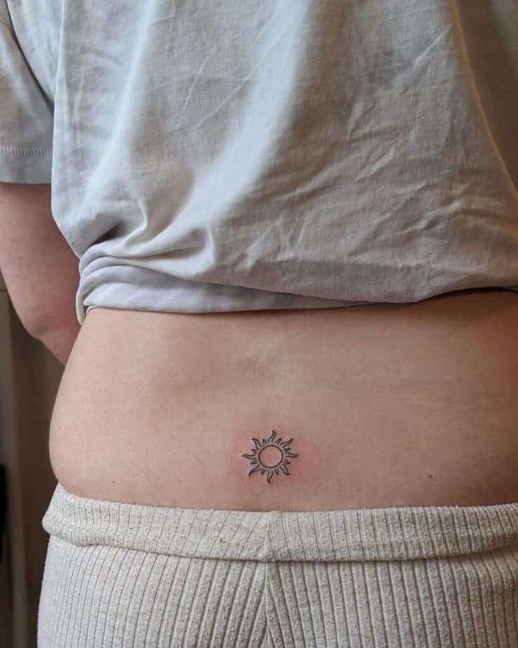 17. Ein kleines Sonnen-Tattoo