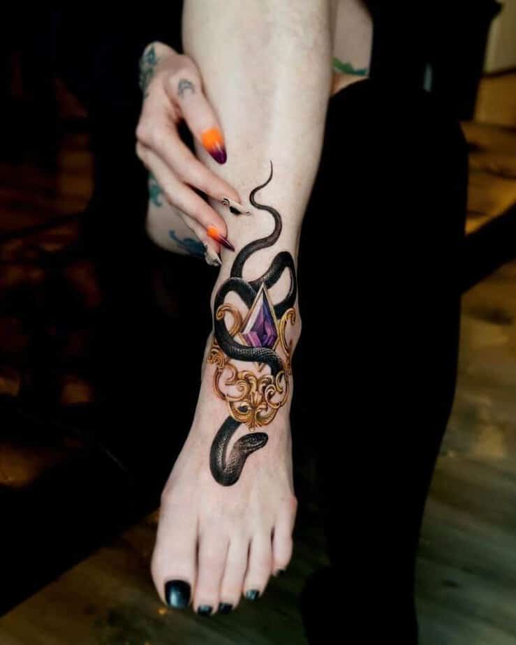 6. Schlangen-Tattoo