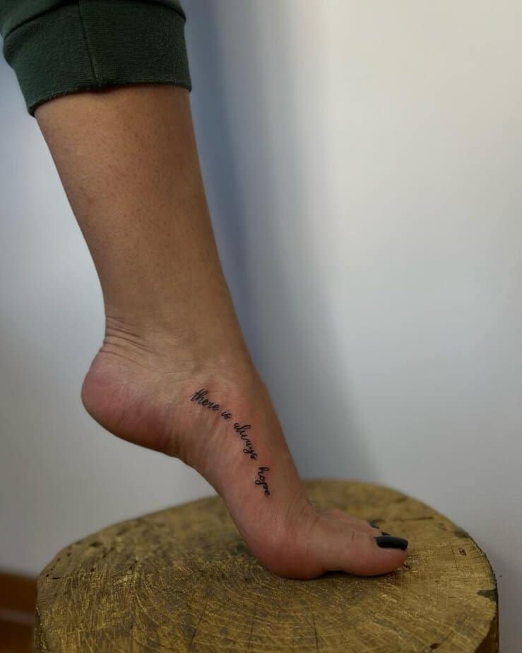 2. Schriftzug-Tattoo