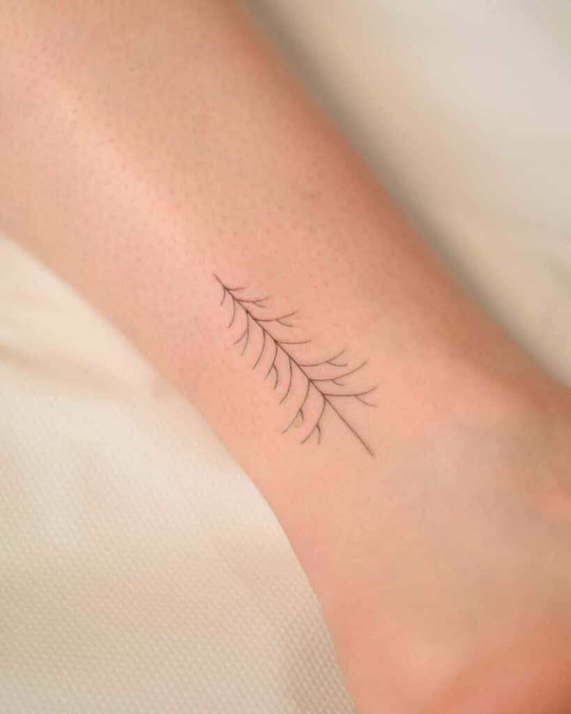 20. Ein minimalistisches Baum-Tattoo